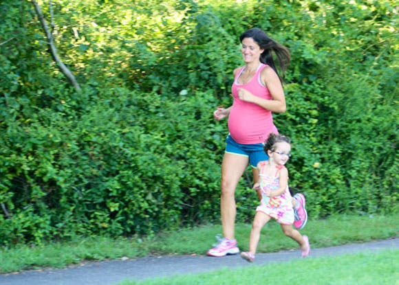 Hot Weather Tips For Mama-To-Be Runners