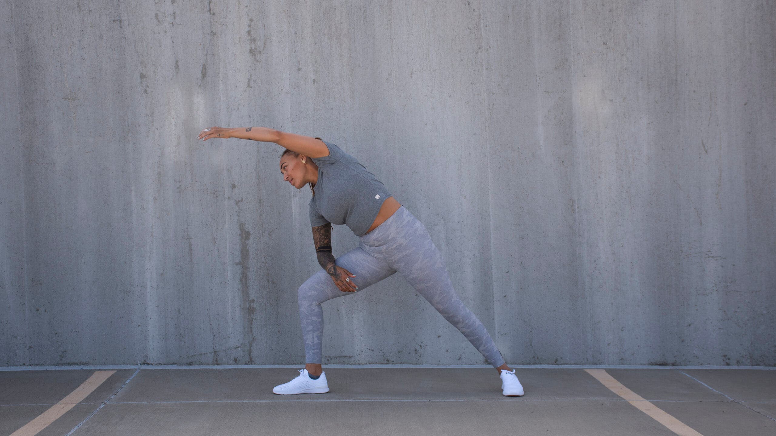 lateral-lunges-overhead-reach