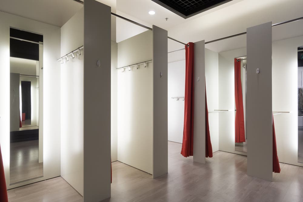 fitting-room.jpg?auto=webp& 