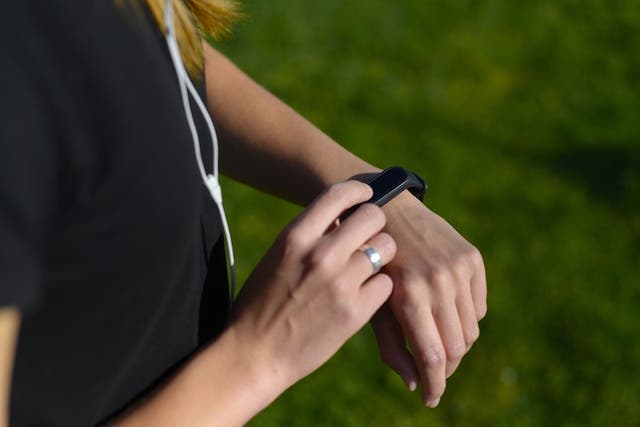 10 Thoughts I Have While Using My Fitness Tracker