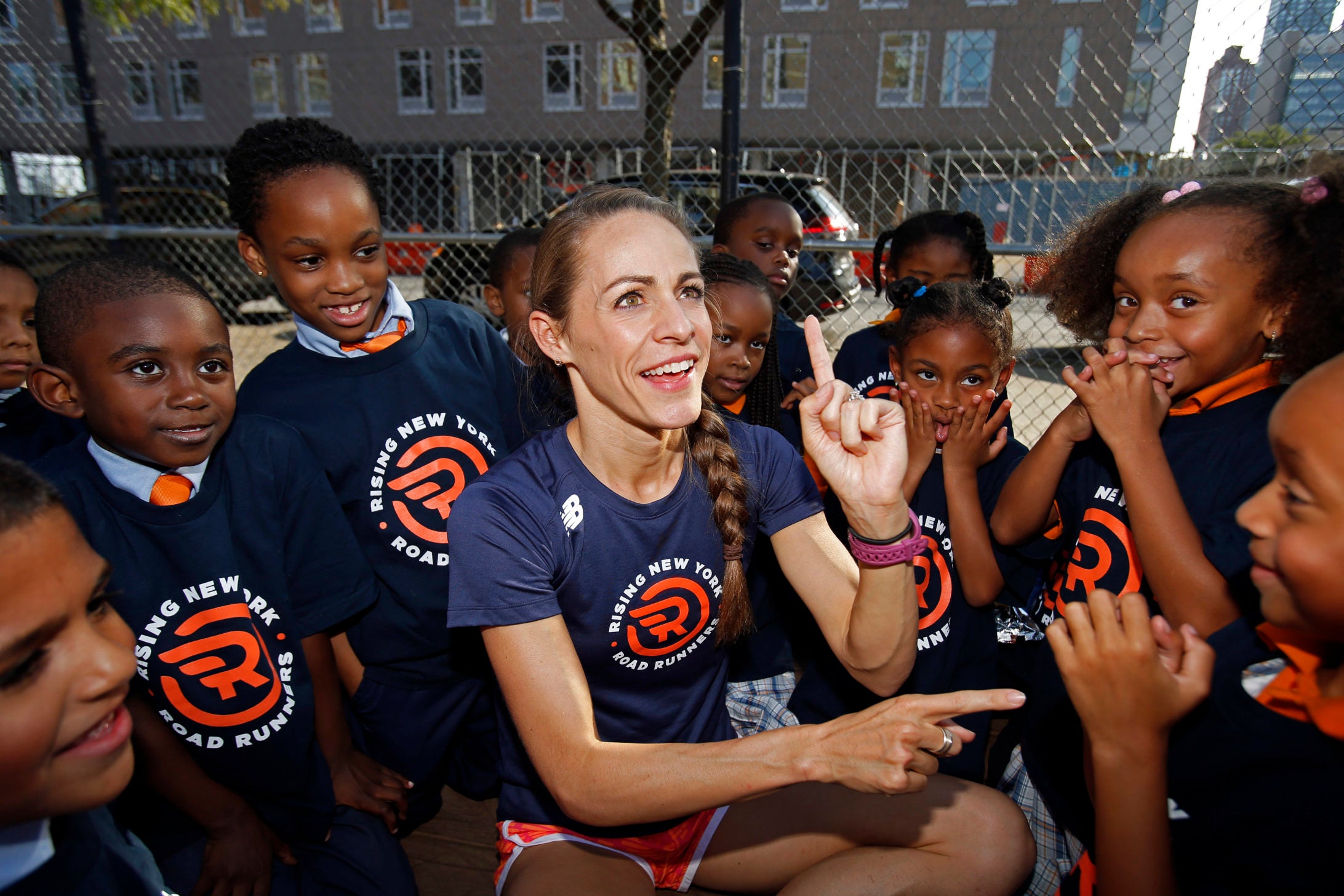 Jenny Simpson talks with young runners in New York.
