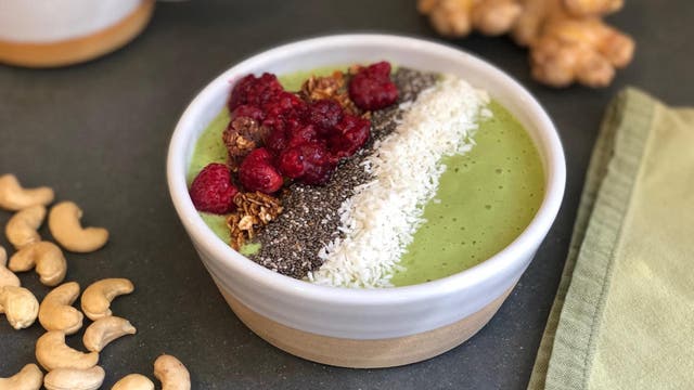 Elyse Kopecky's Anti-Inflammatory Smoothie Bowl Recipe