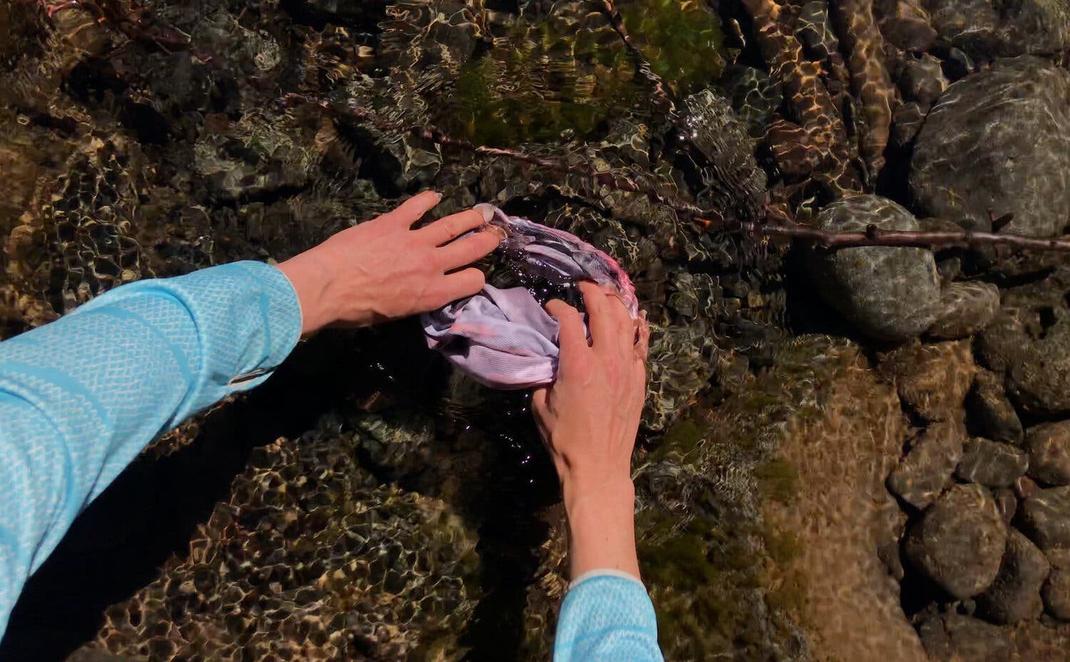 Heat wave running tips include dunking a neck gaiter in water.