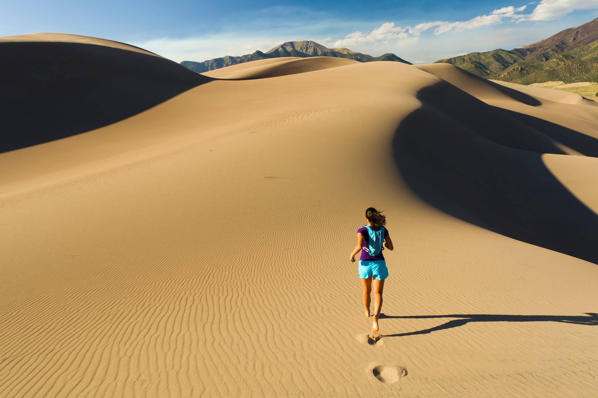 running-on-sand-dunes-in-heat