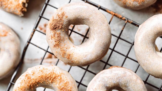 These Vegan Pumpkin Spice Latte Donuts are a Great Way to Celebrate Fall