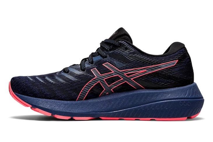 the asics gel kayano lite, in a dark color, one of the best running shoes if you have flexible flat feet