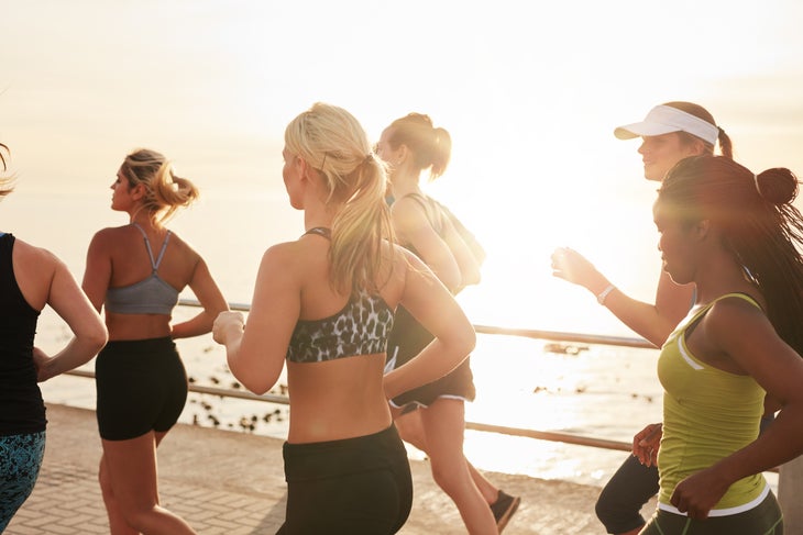women-running-race