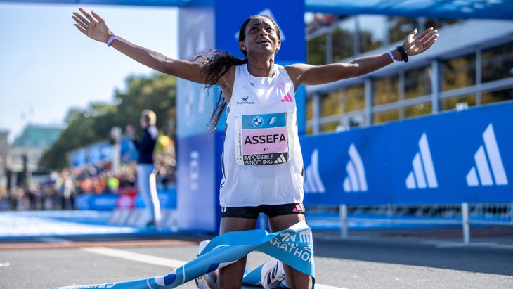 Tigst Assefa breaks the women's world record in the marathon distance at the Berlin Marathon 2023